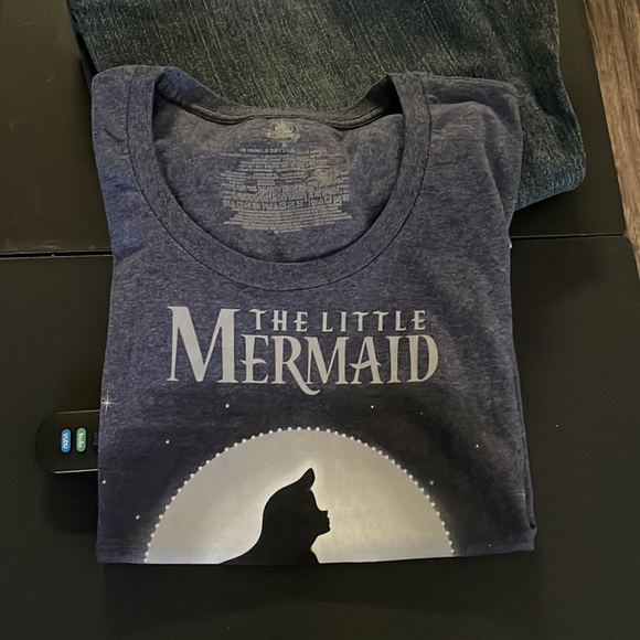 Size M Disney the little mermaid t shirt - Picture 3 of 3